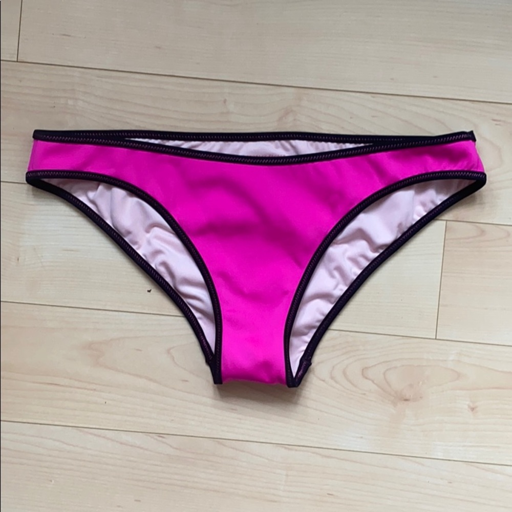 Victoria’s Secret • Pink Bikini bottoms • M